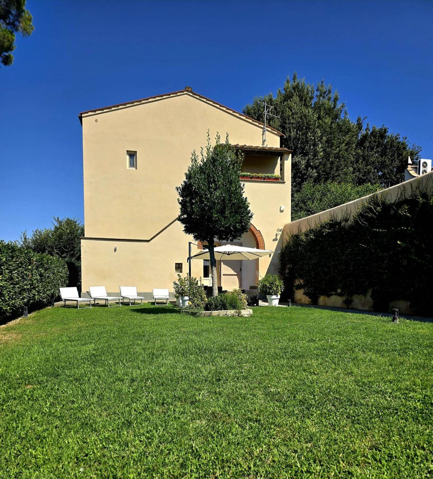 La Villa Apartments Tinaia - Excellent For Sardegna & Corsica - 6-8 Beds - Private Parking Included With Camera Ливорно Екстериор снимка